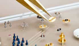 廣州積家維修流程打開表殼